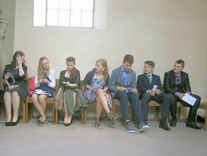 image 07-konfirmation-nieder-beerbach-konfirmanden__15-05-2016-jpg